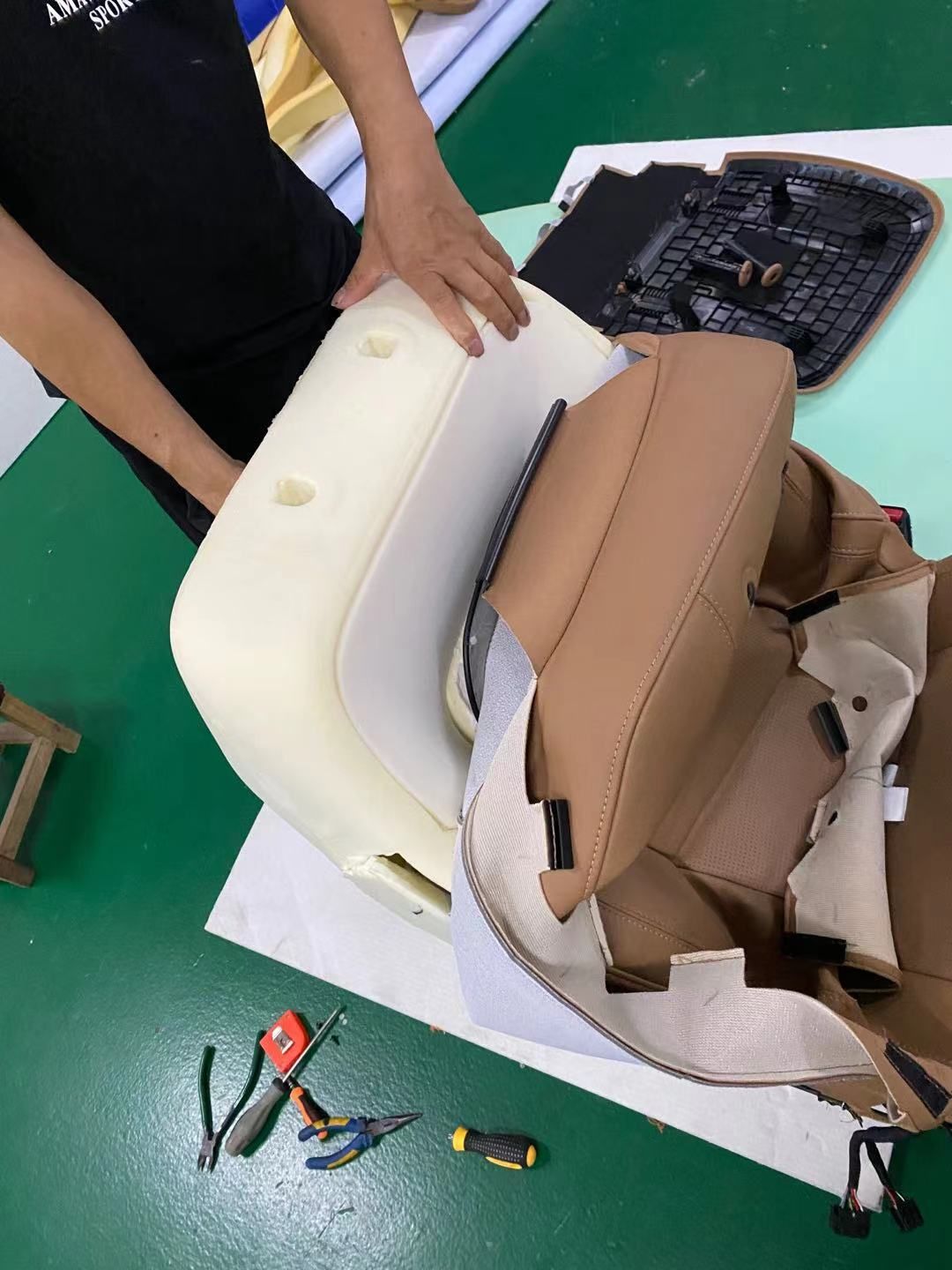 同樣在背部也加裝了換能器。