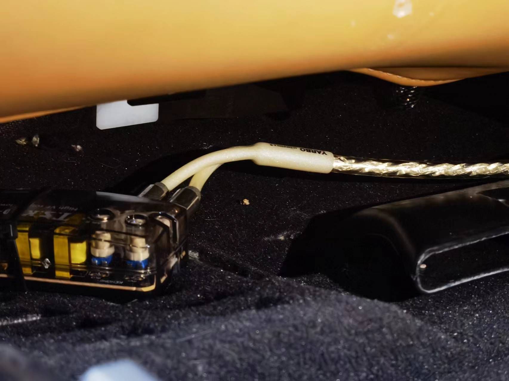 這樣體驗(yàn)音樂(lè)新能源汽車(chē)座椅就可以體驗(yàn)到體感音樂(lè)律動(dòng)帶來(lái)的高效身心放松。