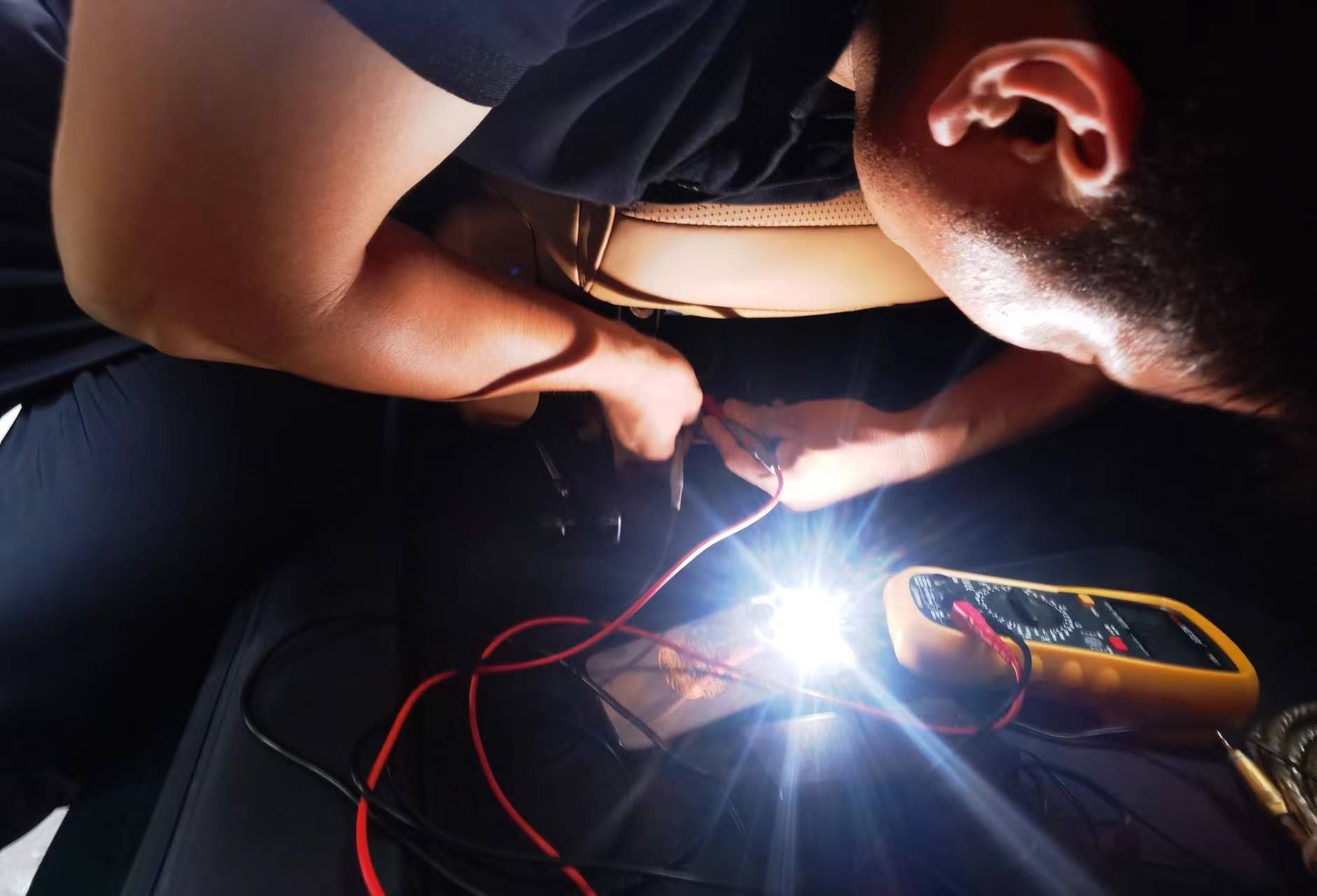 這樣體驗(yàn)音樂(lè)新能源汽車(chē)座椅就可以體驗(yàn)到體感音樂(lè)律動(dòng)帶來(lái)的高效身心放松。